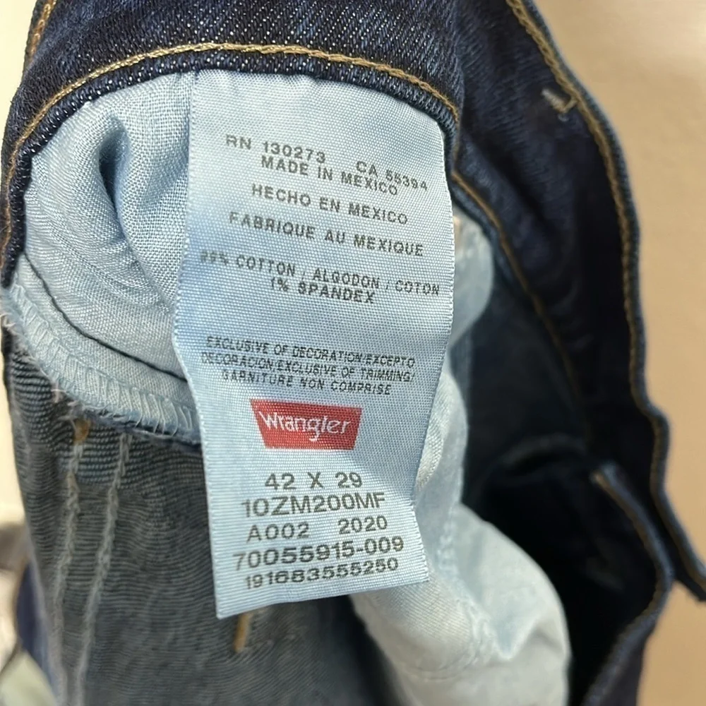 New Wrangler Authentic Relaxed Fit Flex Jeans Dark Wash Men Size 42 x 29